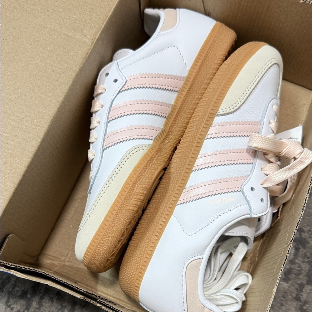 Adidas White and pink Sneakers - Picture 4 of 4